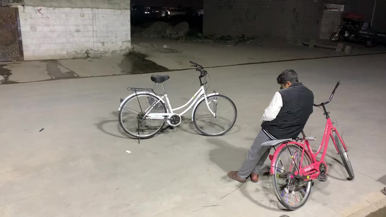 بايسكل للبيع  حيل نضيف عقرب  حجم 27  زوج تواير جدد ول حساس مال  مصباح شغال   ال لشه نضيفه مابيه لو شخط  او اي صبغ مابي اختصار البايسكل  نضيف من جميع النواحي مكاني كركوك حي النصر  للتواصل *********** واتساب متوفر مامتوفر هاتف او تعال خاص مازنجر 
السعر 100$
