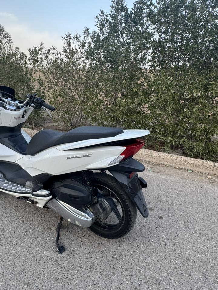 السلام عليكم للبيع بيسي اكس جيل الثاني ياباني دراجة حلوة ومكفولة كلهة بلادية مكينة شلعة معدل فوق حساسات كلهة شغالة  دراجة  بعد احلة  من الصور السعر مليون  / و 800 وبيهة مجال حك الجية العنوان بغداد الرقم ***********
