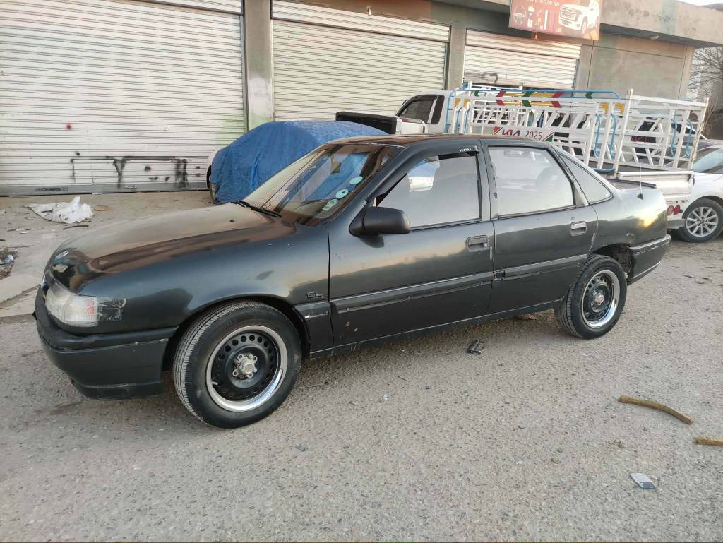 سەرەتا بەناوی خوای گەورە 
ئۆپڵ ڤیکترا 
ئاڕمی کۆنی سلێمانی و سەنەوی جنوب 
مۆدێلی 92 
مەکینەی 18 
گێڕو مەکینەی بەشرت 
خایسو لێدراوی نیە 
بۆیاخێکی زۆر جوانی بۆکراو 
لایتو بەگلایت مەزبوت 
گەرمی ئیشەکات 
سڵاید 
هەیکەلی زۆر جوان 
چوار تایەی زۆر باشی لەسەر 
بۆفرۆشت 25گڵاو مەجال 
گۆڕینەوەش ئەکم لەسەر دڵ گرتن 
لەتاکیم 
*********** شمشمل, السليمانية
