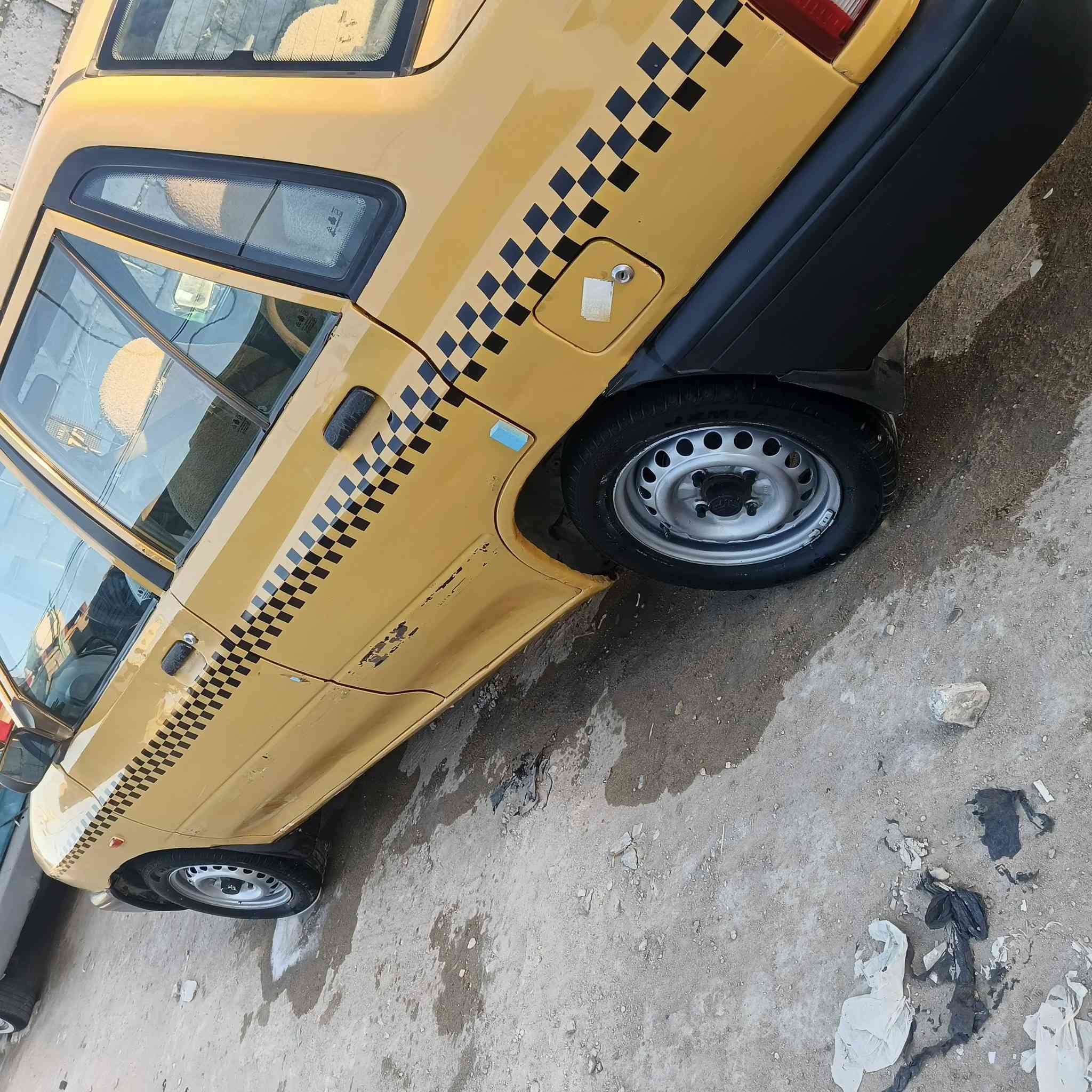 السلام عليكم سايبه للبيع موديل 11 سياره حلوه مقفوله مكينه وبير عالشرب تخم تاير حداديهه مصفره هيئه غرامات ثانويه 30 رقمها ديوانيه سعر 28 اتصال على هذا الرقم*********** عنوان نجف
