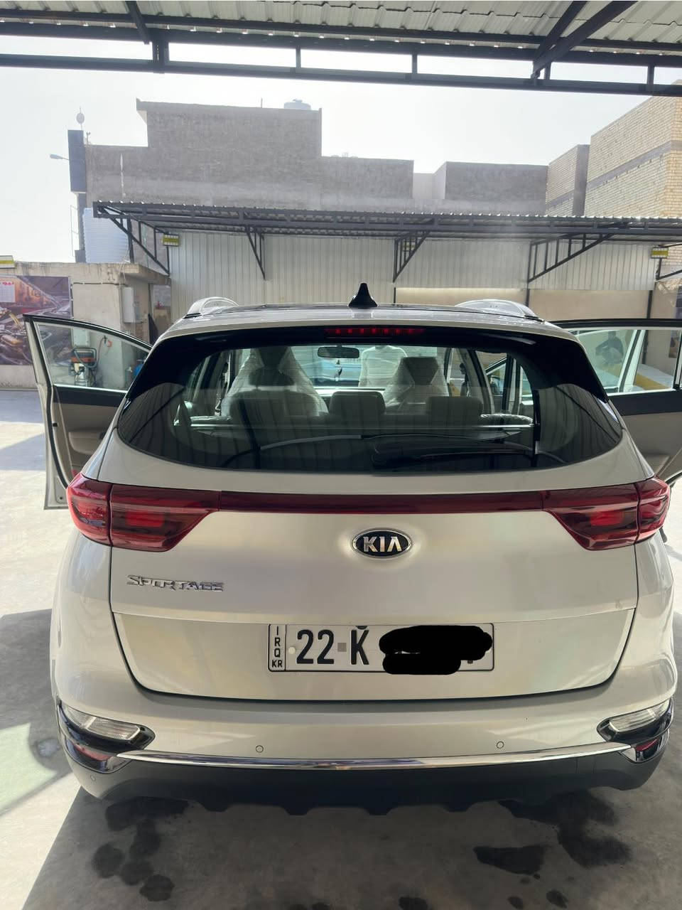 السلام عليكم كيا سبورتاج                                       موديل 2021                                                                        لون سلفر / خليجي /نص مواصفات /بانوراما على طول السيارة /السقف اسود /كامرة خلفيه /السياره بدون بدون صبغ بدون حادث مجرد اكو كم طخه خفيفات  السيارة نظيفه شرط نعومة المحرك الصيانه فقط عند الوكالة /.  ماشيه 107,870 رقم اربيل 
السعر 210$وبيها مجال بسيط  مكان السيارة كربلاء 
متواجد على الفيس 
***********
