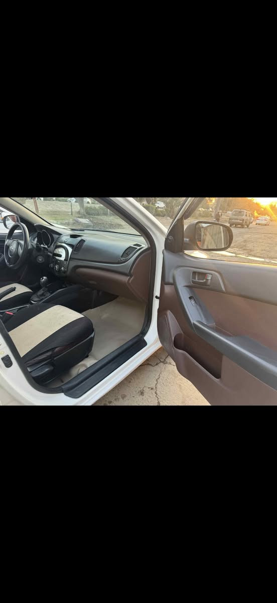 السلام عليكم
سيراتو موديل 2012 خليجي 
رقم سليمانيه بسمي 
محرك 200 
ويل كب 17 
بدون تبديل صبغ فقط دعاميه اماميه ودوسات فقط فقط سياره كامله ومابيها ي نقص مكاني بغداد الدوره 
السعر 110 
***********
