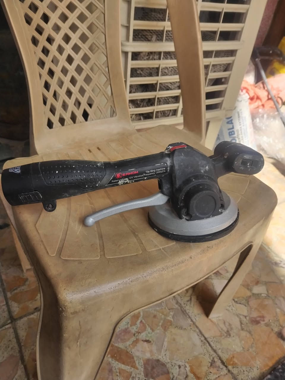 دريل عادي او هزاز او كوسره استعمال قليل كلهن ٨٠ الف بفداد
*********** بي واتساب
