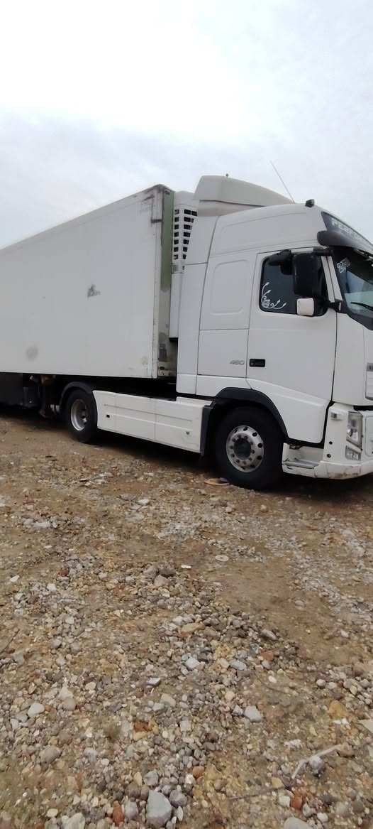 سلام عليكم فالفو البيع موديل 2010 تخم تاير سنويه مجدده 2029 جاهز الشغل ***********
