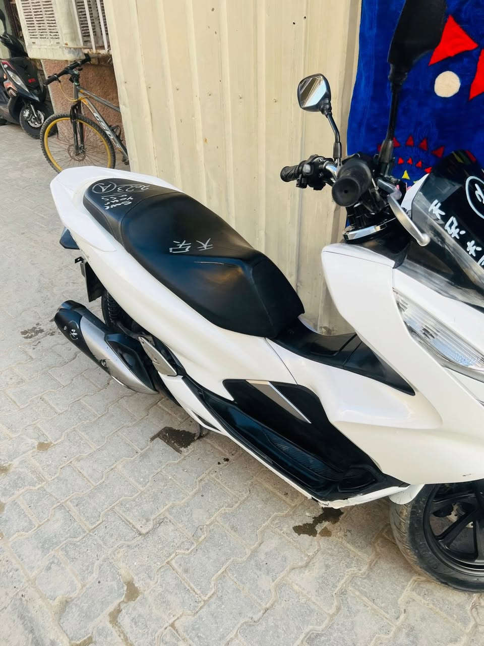 سلام عليكم بي سي اكس ماليزي جيل الثالث محرك 150 ماشيه 60 نضافته 90 مكاني منصور والسعر خاص ***********
