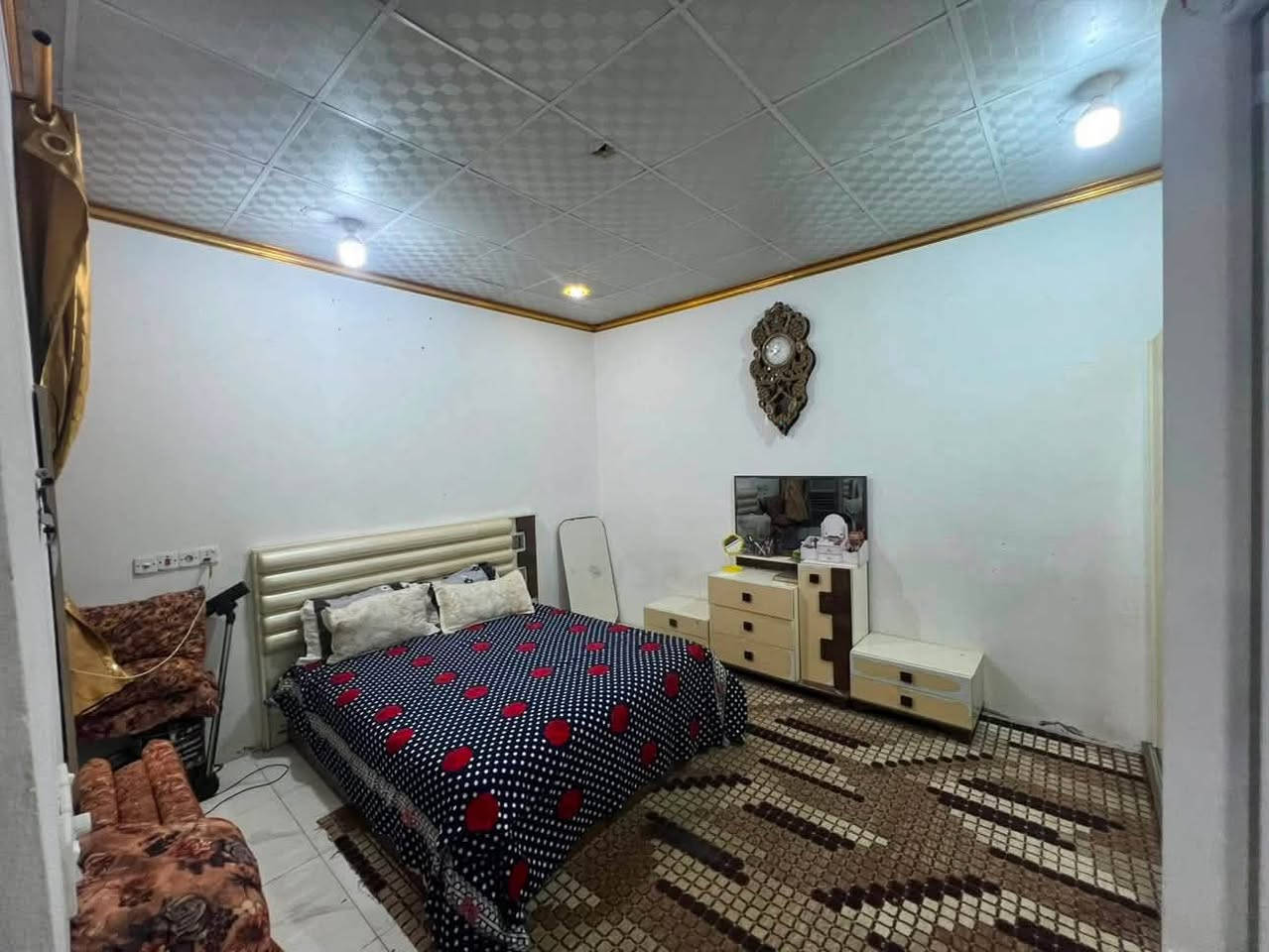 سلام عليكم بيت البيع
طابو زراعي سند 25
مساحه 100 متر
وجه 5 نزال 20
بيت كامل 
طابق واحد 
بناء حديث 
مجر 200 موقع ام العظام 
شارع العوادل 
كامل خدمات
يرهم مراوس 
سعر 55 بي مجال 
***********
