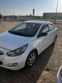 اكسنت 2014 محرك 1600 خطرتين بأسمي هزه جديده بيها صبغ ٣ قطع بدون دواخل ...