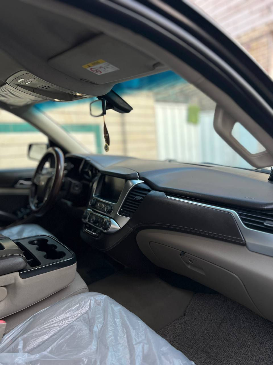 Chevrolet Tahoe 2019 LS
رقم بغداد – خليجي (وكالة GM / المنصور)
🔹 المواصفات:
فئة LS (معروفة بمواصفاتها)
السيارة نظيفة جداً وجاهزة بالكامل
جميع القطع أصلية وكالة GM (ليست تايوان أو صيني)
زيت مستخدم دائماً ACDelco
🔹 الحالة:
لا يوجد أي كود أو عطل
صبغ جاملغ أيسر فقط (قبل شهر) بسبب شخط دراجة بدون ضربة
مكينة، قير، شاصي بحالة ممتازة
🔹 الإضافات:
تخم تايرات جديد
🔹 ملاحظة: السيارة جاهزة من جميع النواحي ولا تحتاج أي مصروف للاستفسار الاتصال على الرقم ***********
