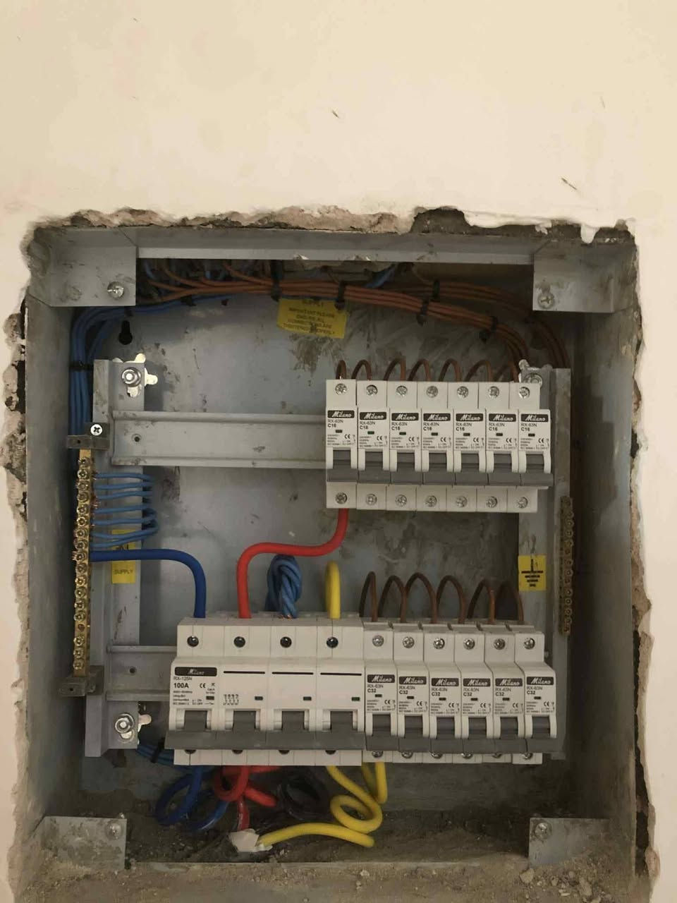 (***********)
سلام عليكم ورحمت الله 
كهربائي منازل+ترميم كهرباء +بنايات كهرباء 
نقطه السيمنز 3الف فقط 
نقطه البوري 6  فقط وبي مجال
نقطه الضاهري 4الف فقط 
صيانه وكافه الكهربائيات 
اعمل بروفايل بصب وكل ديكورات الكهرباء 
 النجف الأشرف وتساب او اتصال (***********) العمل شرط 1/1 اذا ميعجبك العمل ربع ماستلم من حساب العمل اضافتن نسبه من العمل الي البنائين او اصحاب المهن اذا جابولي عمل + مقاولين مهندسين اساهل وياكم بل أسعار  وشكرأ
