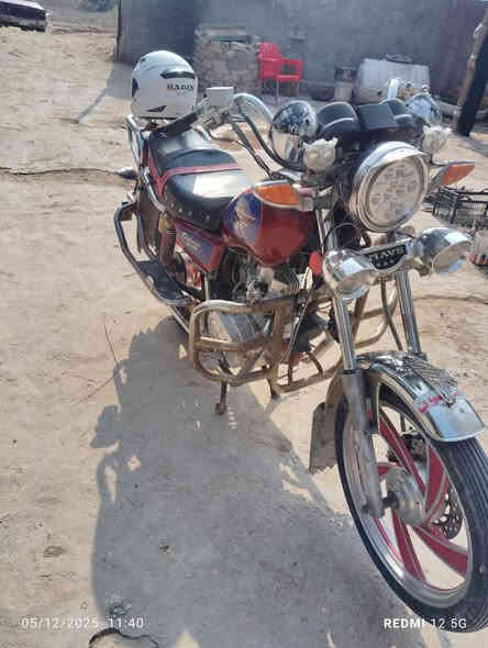 السلام عليكم ، دراجة جوندة للبيع رقم وسنوية انجليزي ، نداور ثاني يوم ،السعر 950  وليها مجال الشراي يتصل على هذا الرقم ***********
