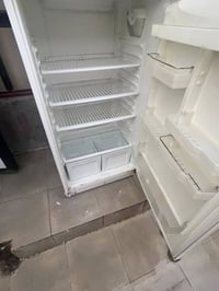 ثلاجة • ماطور عاطل • ٢٢ قدم