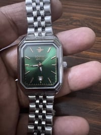 جوفيال • كوارتز • ساعة