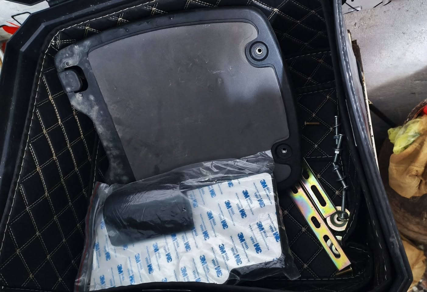 صندوق جي اس الحجم الكبير للبيع بي
بس ضرر قليل ويتعالج السعر 25 وبي مجال  مكاني البلديات 📍 
***********
