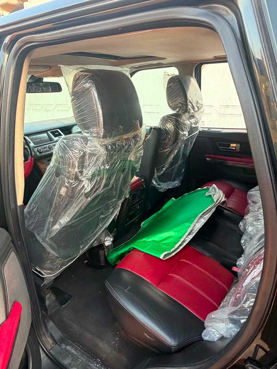 رانج روفر موديل 11 فول مواصفات سقف سلايت محرك بلادي فاحونه 8 سلندر سياره نضيفه بدون صبغ سعرها 135 رقم موبايل ***********
