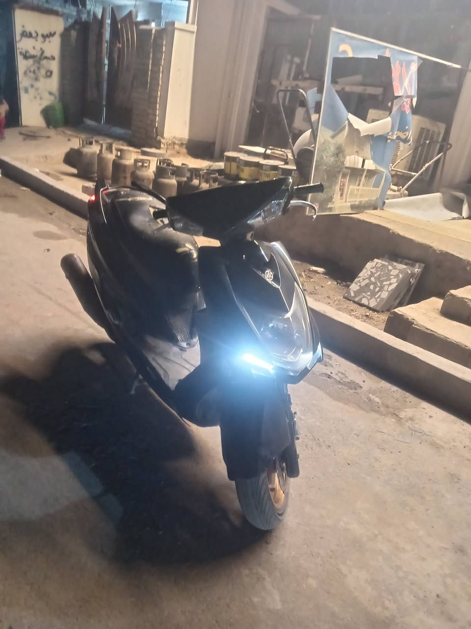 سلام عليكم سكنس لد للبيع الدراجه مكينه نضيفه شلعه ومعدل  المكينه برغي ما مفتوح بيه الدراجه مكفوله مكاني سبع قصور شارع المشروع ***********
