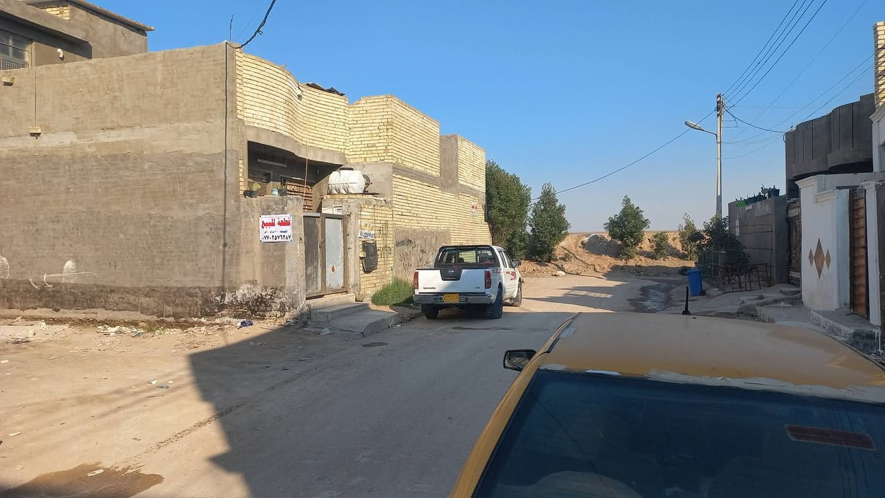 السلام عليكم قطعة للبيع مساحه ١٠٠ متر ٥ × ٢٠ في الرئاسه نهاية شارع ٢٠ مربع السده كامل خدمات تبليط ماء مجاري نت كهرباء  
اتصال ***********
