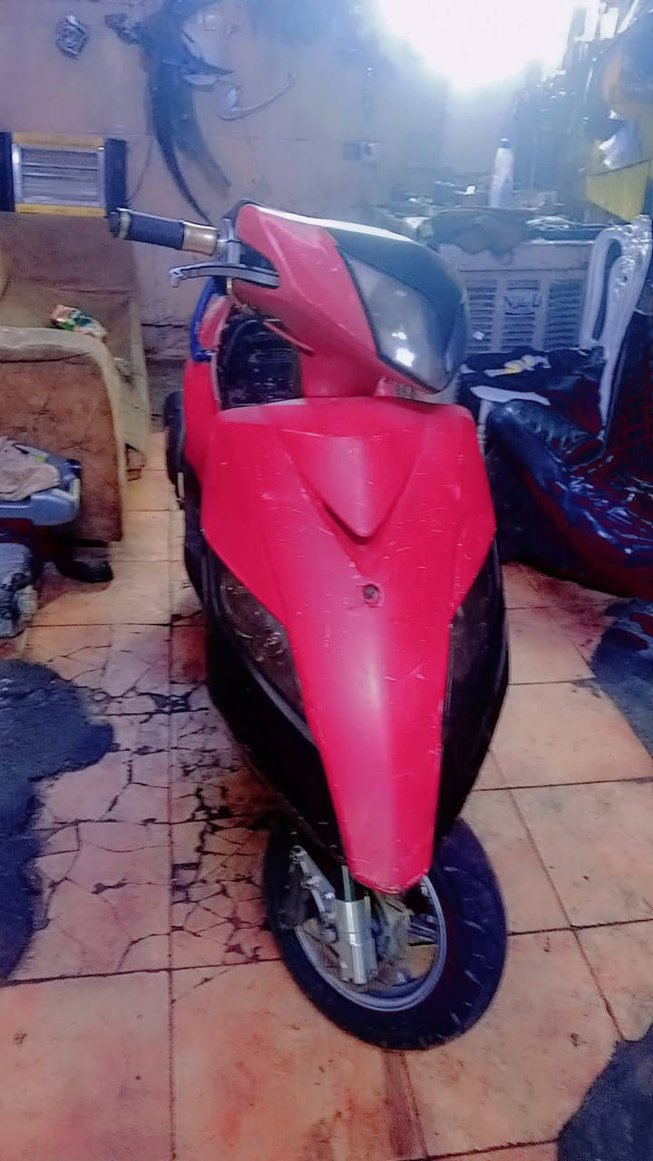 سلام عليكم شباب دراجه بيهه تزويد كور وبوشه وروله تتمارك شوفت عينك كلج امامي صدر وفج وفلنجه وياله رياضي يدات رياضي قبق بانزين رياضي دبلات خلفي مو بلاد رياضي اشاير برتقالي كابريتر قفاز وبعد بيهه غراض للبيع او مراوس مكاني حريه او ساحه عدن شلعه ومعدل تخبل ***********
