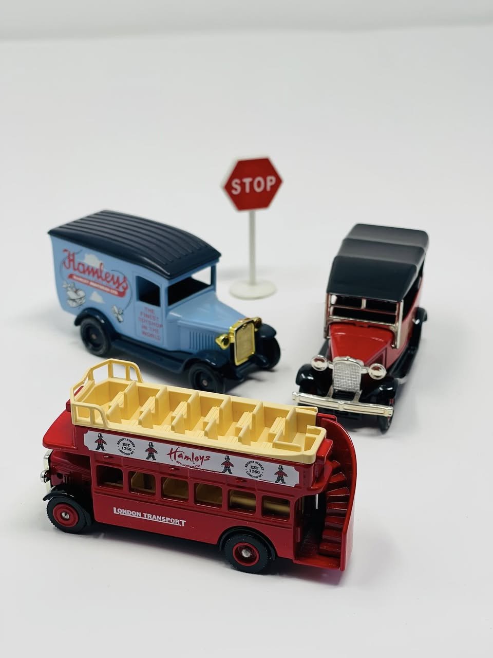 🚗🇬🇧 سيارات إنكليزية كلاسيكية أصلي
🔩✨ صناعة حديد • إنتاج قديم
💠👌 جودة عالية • تفاصيل راقية
🎯🧳 مناسبة لهواة الجمع والقطع النادرة
📈💎 اقتناء يضيف قيمة وأناقة لأي مجموعة


**إذا كنت صاحب هذا الإعلان وتريد حذفه لأي سبب، رجاءا أرسل رسالة إلى الدعم الفني**