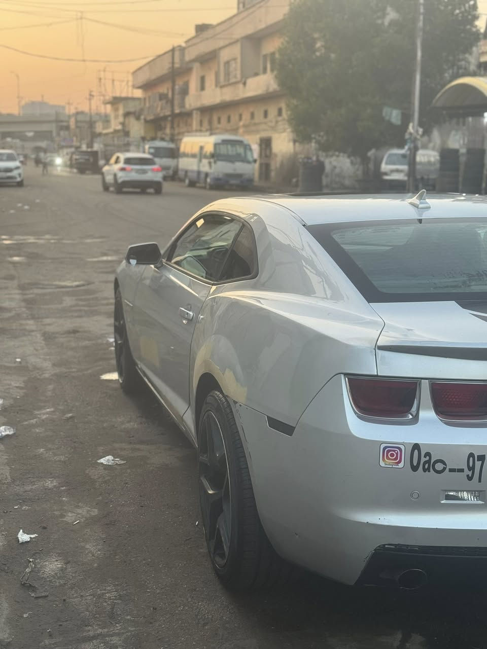 السلام عليكم كمارو 13 فول موصفات 2 lt
كيجات يم الكير 
غرفه جديده تفصال مو تلبيس 
داته شو 

شاشه اعطال 

شفتات كير بلستيرن 

شاشه جيبره مع كامره بلاديه 

سماعات بوستن 

فتحه 

تايرات 2 سايز

كشنات كهرباء 

تبريد ثلج غاز جديد 

صدر خلي جديد بلكامل حتى بوش مال فريم ممه مبدلات 

الامامي حلو 

مكينه خير من الله 

الكير بي تئخير بل D او R اقل من أربع ثواني بس التنميره مابيها اي مشكله والشلعه تشك الكاع 

السعر 88 بي مجال بسيط مكاني بغداد العلاوي 

فدوه الشراي يتصل او تعال ودلل والله السياره مال جناي مو بياع شراي صرفت عليه من كل كلبي 

***********
