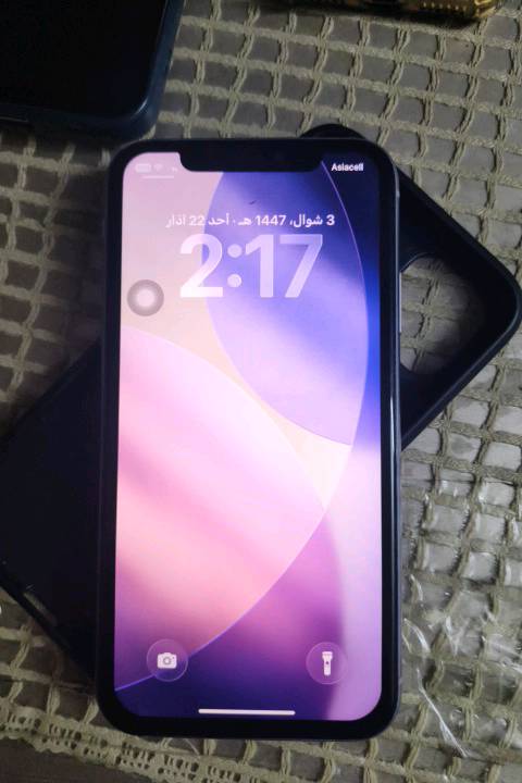 ايفون11 عادي ذاكرة 128 كفاله عامة لون مميز الجهاز يخبل مكان الجهاز كرادة (ملاحضه امبدل بي بس بطارية ) 