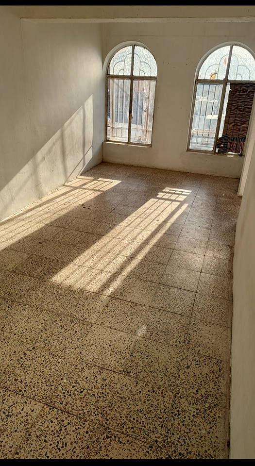 مشتمل لايجار مساحه 100 متر غرفة نوم وصاله ومطبخ ومنور وملحقات المنطقه الشعب حي التجار شارع الاسواق المركزية مقابل مدرسة عمر المختار الابتدائيه المنطقه مرتبه ماكو أحد مقابل البيت حائط مدرسه اعداديه ومدرسه ابتدائيه السعر 375 الف
 موبايل /*********** بغداد, العراق
