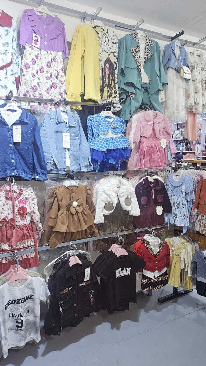 نفوتف بناتي محير + فساتين + طقم بناتي 
العنوان حديثه ناحيه براوانه قرب اسواق الحاج عامج 

توصيل جميع المحافظات 
للطلب والاستفسار مراسلة الصفحة او الاتصال واتساب 
***********
***********
#حديثة #براوانه #الانبار #ملابس #بغداد
