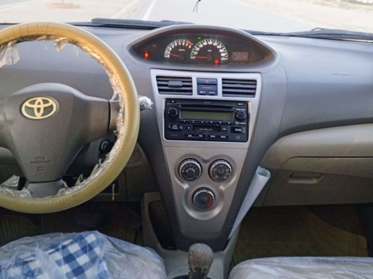 بسم الله وعلى بركة الله ،،،،،
للبيع فقط السيارة بسمى تيوتا يارس موديل 12 يابان وارد خليجي سلفر كير أوتو سنوية 29 كوبون بنزين موجود دبل كيج بدون جلح بدون صبغ بيها جنبين مع تعديل بارد السعر 93 للشراي 📞  ***********
***********,,,
