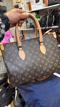 غلاف جلد • جلد اصلي • توصيل مجاني