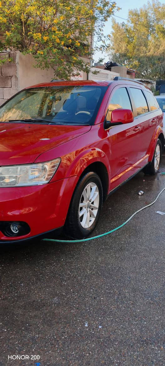 جورني فئة روز رود موديل 16  حادث بنيد معمر وقبق الصندوك مصبوغ سيارة جديدة ومتعوب عليها ستخدام بيت فقط تاخذها ماتصرف عليها الف كاملة مكملة شرط انطيك تراي للبصرة واي خلل بيها 10 اوراق توكع من السعر مكان السيارة بغدادد
***********ابو مرتضئ،
