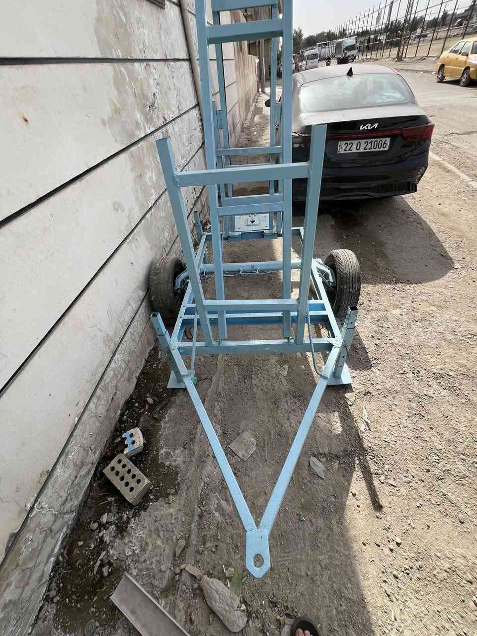 تصنيع حفارات كهربائية جديدة مع الملحقات بغداد الكاظمية ***********  سعر 3 مليون
حفاره كهربائيه للبيع جديده مرفوعه على اكسل و4 جكات توازن 
بواري 22 متر برينه حجم 14  بواري خاصه بل حفر 
ماطور حفر ايطالي سنكل 
ونج رفع تنزيل ايطالي سنكل 
جاهزه للشغل والسعر مناسب
