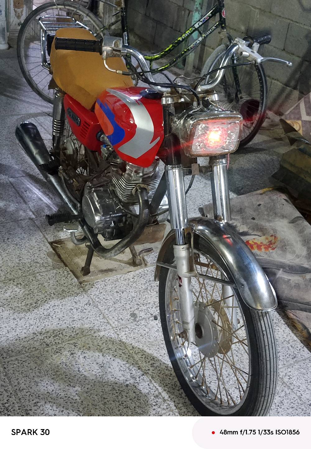 سلام عليكم عاده نشر بسبب الوعود الكاذبة دراجه نامه اصلي دراجه حلوه ونضيفه  مكينه مفتوحه دراجه كله جديد بيه دبلات جددد تانكي جديد بنزات جدد بكلايت جديد رقمي واتساب ***********مكاني بصره الهارثه سعر350 بيه مجال ستوني معمره