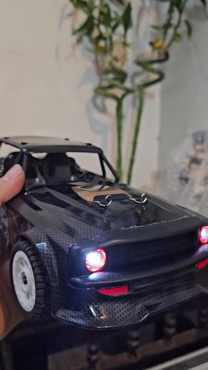 متوفر . قياس ١/١٦ برش
جديده مع كامل اغراضها
طخم تاير ويل اسبانه شاحنه


**إذا كنت صاحب هذا الإعلان وتريد حذفه لأي سبب، رجاءا أرسل رسالة إلى الدعم الفني**