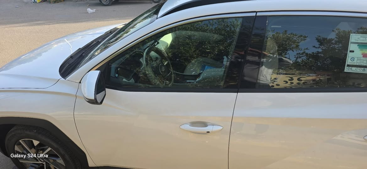 سيارة توسان.
لون ابيض خليجي.
ارقام بغداد.
مكفول ١٠٠٪ عدا ضربة بسيطة جدا عالبارد.
ماشية ١١٢ الف.
موديل ٢٤
باقي المواصفات معروفة للتوسان لان هي جتي فئات ٢ فقط. هي تعتبر الفئة العالية.
مكلف بل نشر رقم صاحب السياره ‪***********
السياره ريدها ٢١٠
