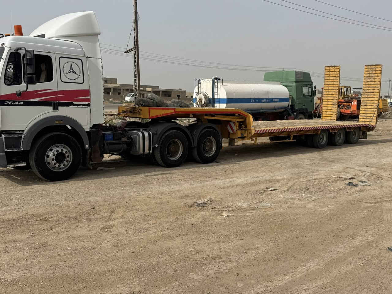 البي موديل 97 مربوطه لودر. مكينه 44 كير 240 مجموعه نص للبيع بس الراس سياره جاهزه ‭0770 087 3165‬
