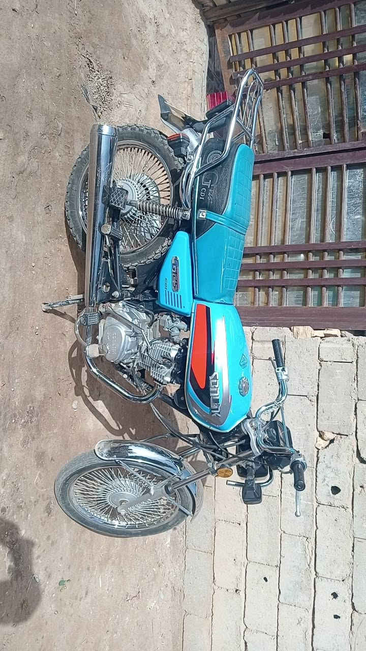 سلامم عليكمم دراجه للبيع موديل 23ما ناقصه شي اوراق سكنر مكانه ديوانيه سومر *********** سعر 550
