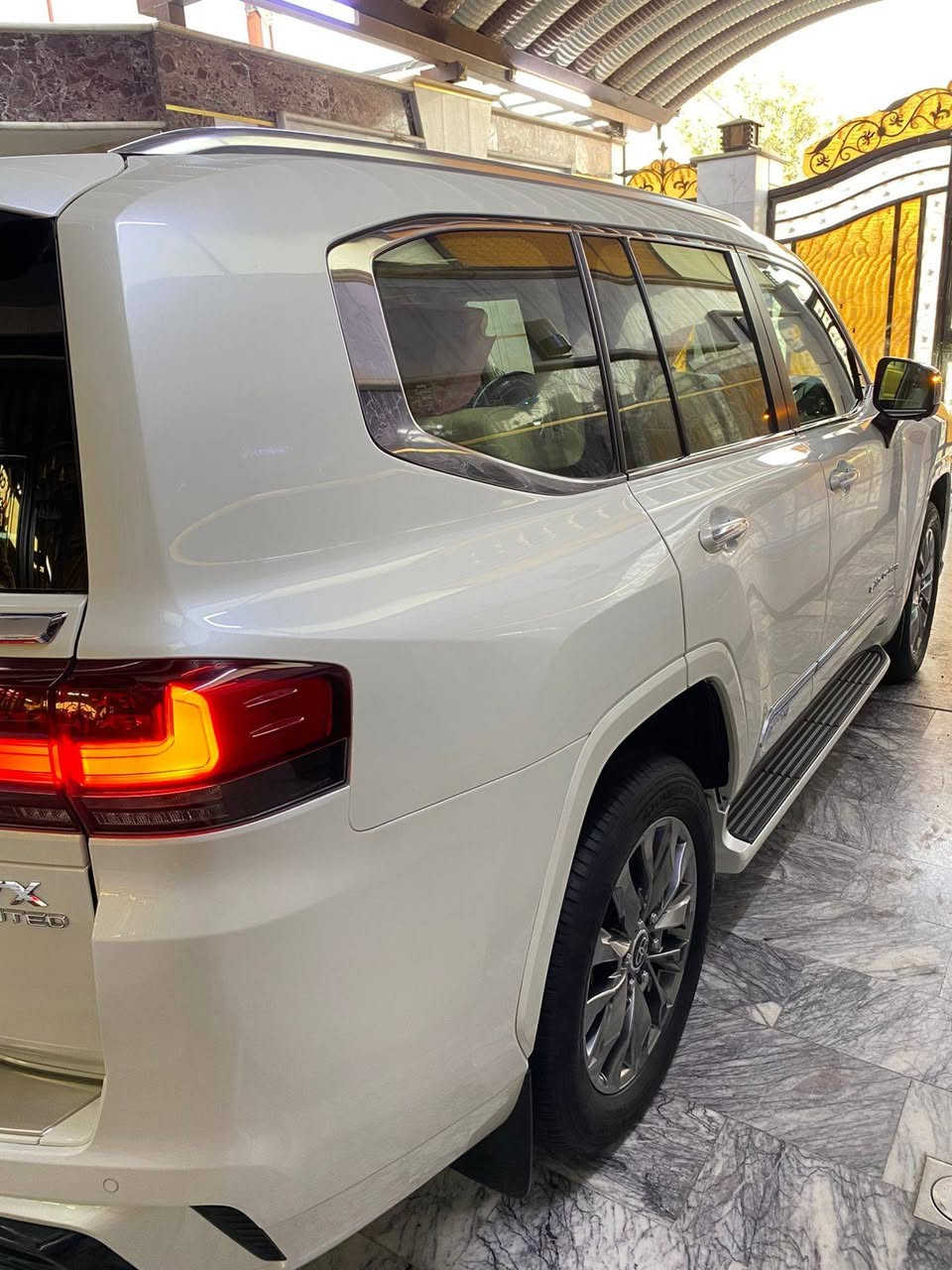 تويتا لاندكروز 2024 جكسارة ساز اصلية 
فئة VX لمتدد فول مواصفات 
ماشية31 الف حقيقي 
سيارة مكفولة كفالة عامة 
عدا رصعتين زغار كلش مسحوبات 
بي دي آر اسبيرها منازل 

🛑 السعر سوي تعليق يصل مباشرة 🤖 

مكان السياره بغداد رقم بغداد الجديد

رقم صاحب السيارة 
***********
