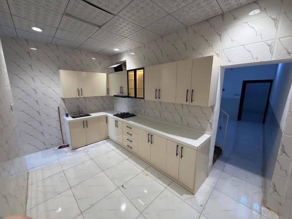 100م للبيع حي السلام طابقين شارع 10 السعر 208 مليون فارغ جاهز للسكن ***********
