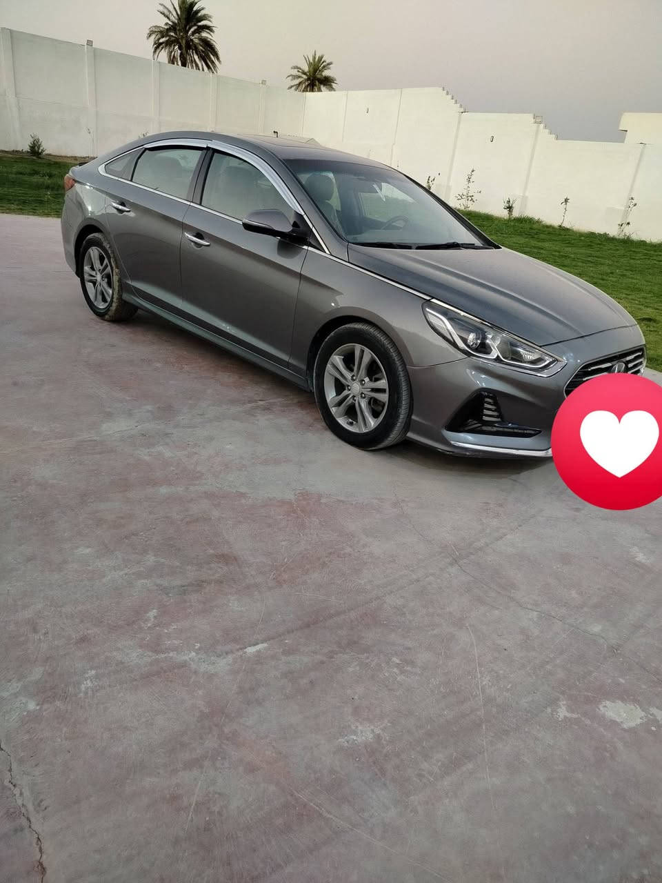 سوناته 2018 وارد مريكي كامل موصفات كلين الضر طخه جملق وبنيد صبق بدون دواخل السعر 135 وبيه مجال شي قليل 
***********
