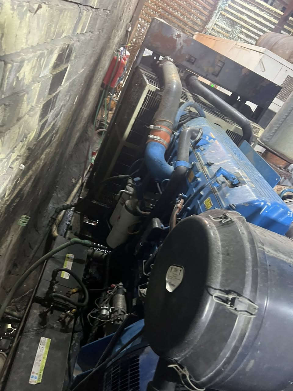 السلام عليكم مولود بيرنكنز 2300 شغاله عل حمل محرك استندر راس توليد 400 بلادي السعر 120 ورقه ***********
