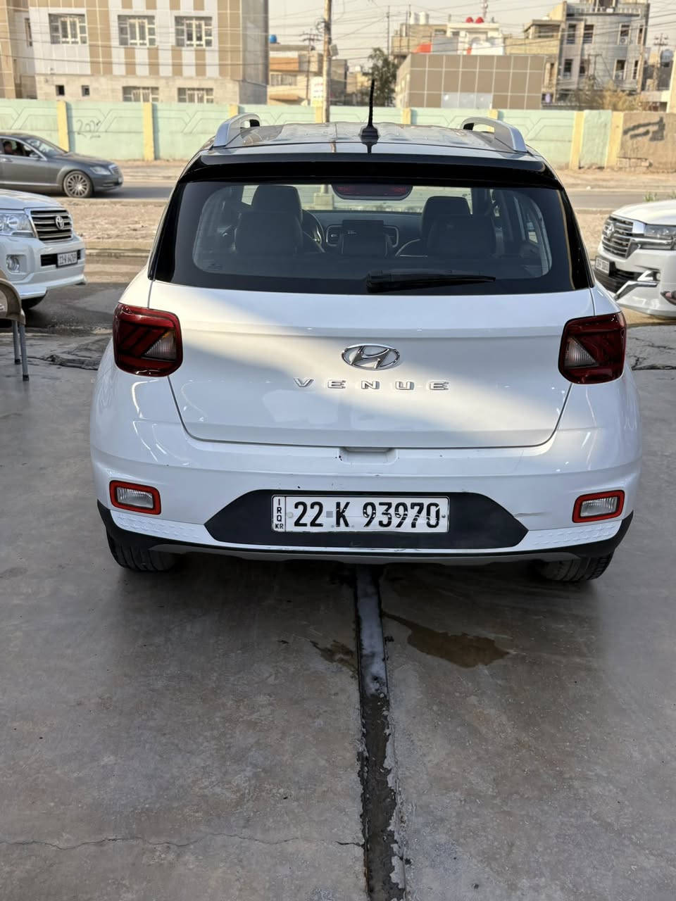 السلام عليكم
بيع مستعجل 
سياره فينو 
موديل 2023 
سياره تو كلر. بلادي 
بيها ضرر بل بنيد بارد والجاملغ فقط 
ماشيه000 76,
السعر 132$  قفل 
العنوان بغداد الجديده 
لتواصل ***********
