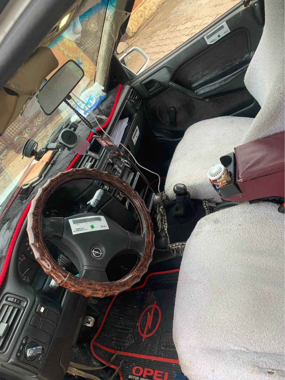 اوبل فكترا (16) 
لون ابيض 
صبغ بلادي 
محرك لا صرف لا بخار فقط لاستيك ولف 
كوبون بنزين موجود ⛽️ 
سنوية 2027 تنتهي 
بيها ضربة بدنة امامية شعارات موجودة 
باور ستيرن 
تايرات تخم جديد    ويل اعتيادي 
رقم / اربيل شمالي 
تخم سماعات نيسان صوت رهيب 🎵 
شرط التحويل والغرامة والگص 
كهربائيات - صدر - بريك كلة شرط 
لايت / زينون ابيض 
تدفئة نار 🔥 وشغالة بدون اي عيب 
سعرها 43 وبيها مجال لشراي 
ترهم مراوس حسب القناعة 
عنوان / كركوك - داقوق 
رقم الهاتف / *********** كركوك, العراق
