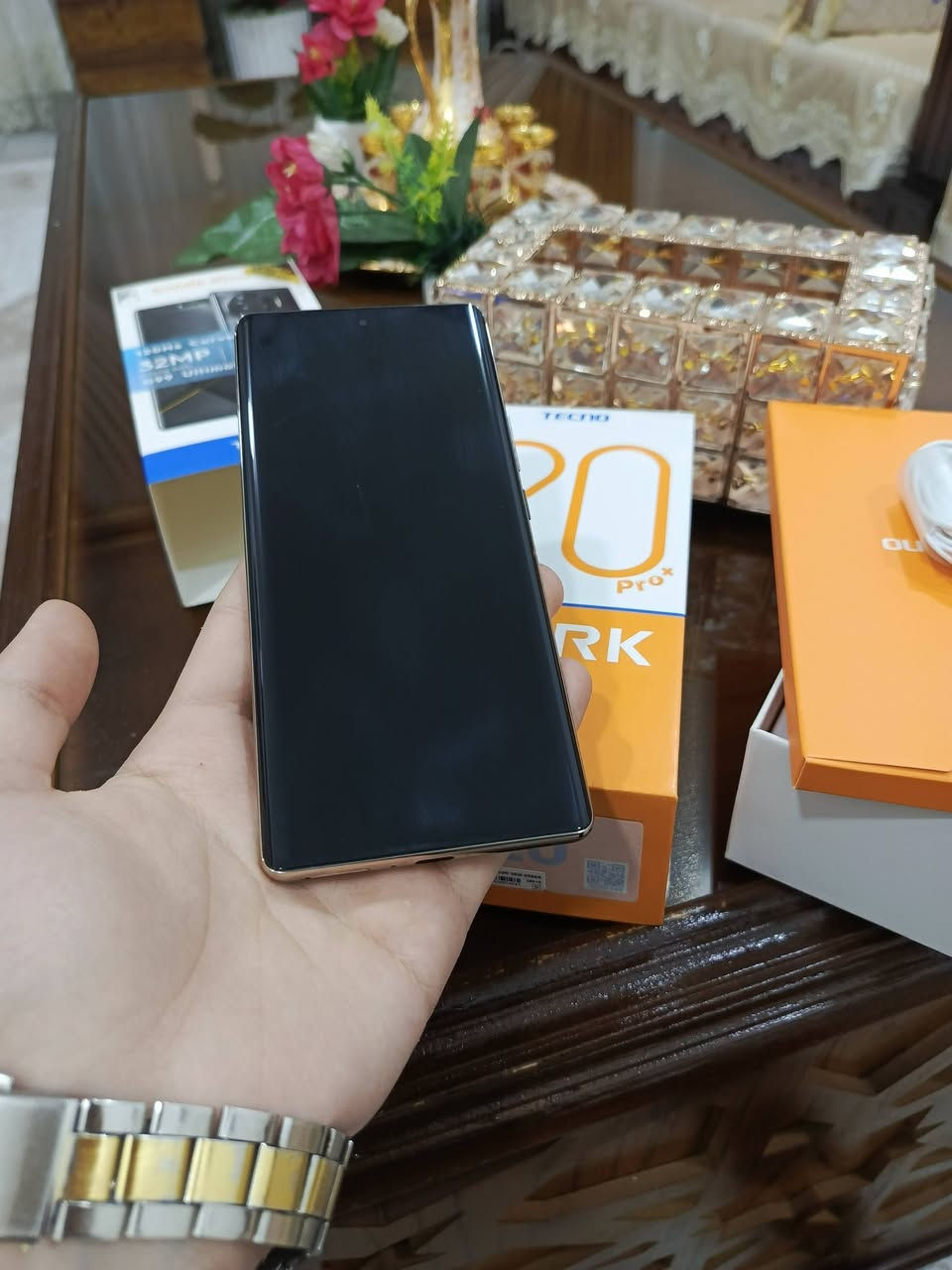 السلام عليكم اخوان تكنو سبارك 20 برو للبيع مستخدم أقل من شهر بيع مستعجل  شكرا لكم
خاص مفتوح أو 
*********** بيه واتساب
