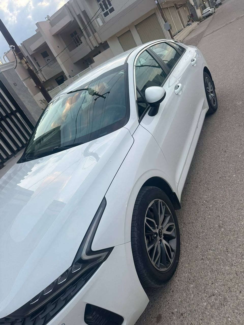 كي فايف خليجي موديل 21 رقم ديالى ماشية 77 ألف كيلو بيه صبغ باب الخلفي أثر شخط موضح بالصور كير مكينة مكفولات صدر امامي خلفي جديد مكينة 2000 دوش مكاني ديالى بعقوبة السعر 170 وبيه مجال للاستفسار ***********//***********
