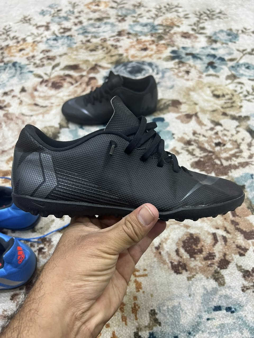 نايك اصلي فيتنامي 
طول القدم 25
الحجم 40
بالأمريكي قياس 6
تخفيضات 
السعر 40مع التوصيل 
***********
