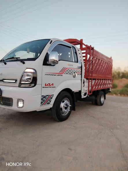 سلام عليكم البيع كيا فحل موديل 2022 شكل 2023 مكفولة كفالة عامه رقم بغداد سيارة جديده حيل جاهزه من كلشي محوره ١٤ ستد ٢٧ مرفوعه وركه كنتر تانكي 120 محجر درجه والئ دوشمه  برقي ما بيه نقص مكان سياره تاجي المشاهده رقم تلفون ***********
