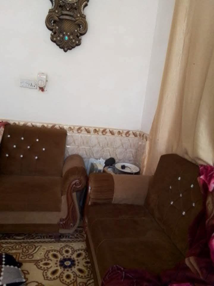 بيت 100م طابق ونص لبيع حي النداء خلف شارع 60بلظبط قرب شارع المكاتب موقف الكيات سقف صب بناء نظيف ما ال جناي  
واتساب ***********
