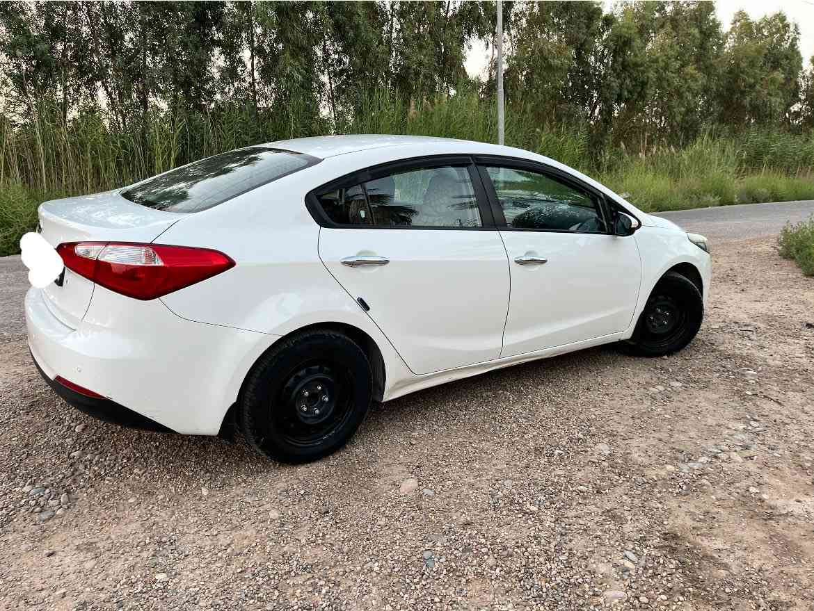 سلام عليكم 
للبيع كيا سيراتو خليجي 2014
مكفوله بدون صبغ بدون بارد  محرك وكير خير من الله 
محرك 2000 دوش كشنات جلد لونين بلاديات تخم تاير باتري جديد بلوتوث +تحكم ستيرن جهتين رقم مبدل الجديد سنوية لل 2030 العنوان ديالى 
السعر 128 للأستفسار الاتصال ***********
