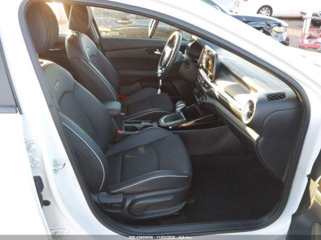 السلام عليكم فورتي جيتي لاين موديل 2024 سياره حالين بل عقبه بعمان ابيع على وضعها تريدها واصل بغداد او بل حره عمان 
اي ستفسار ***********
