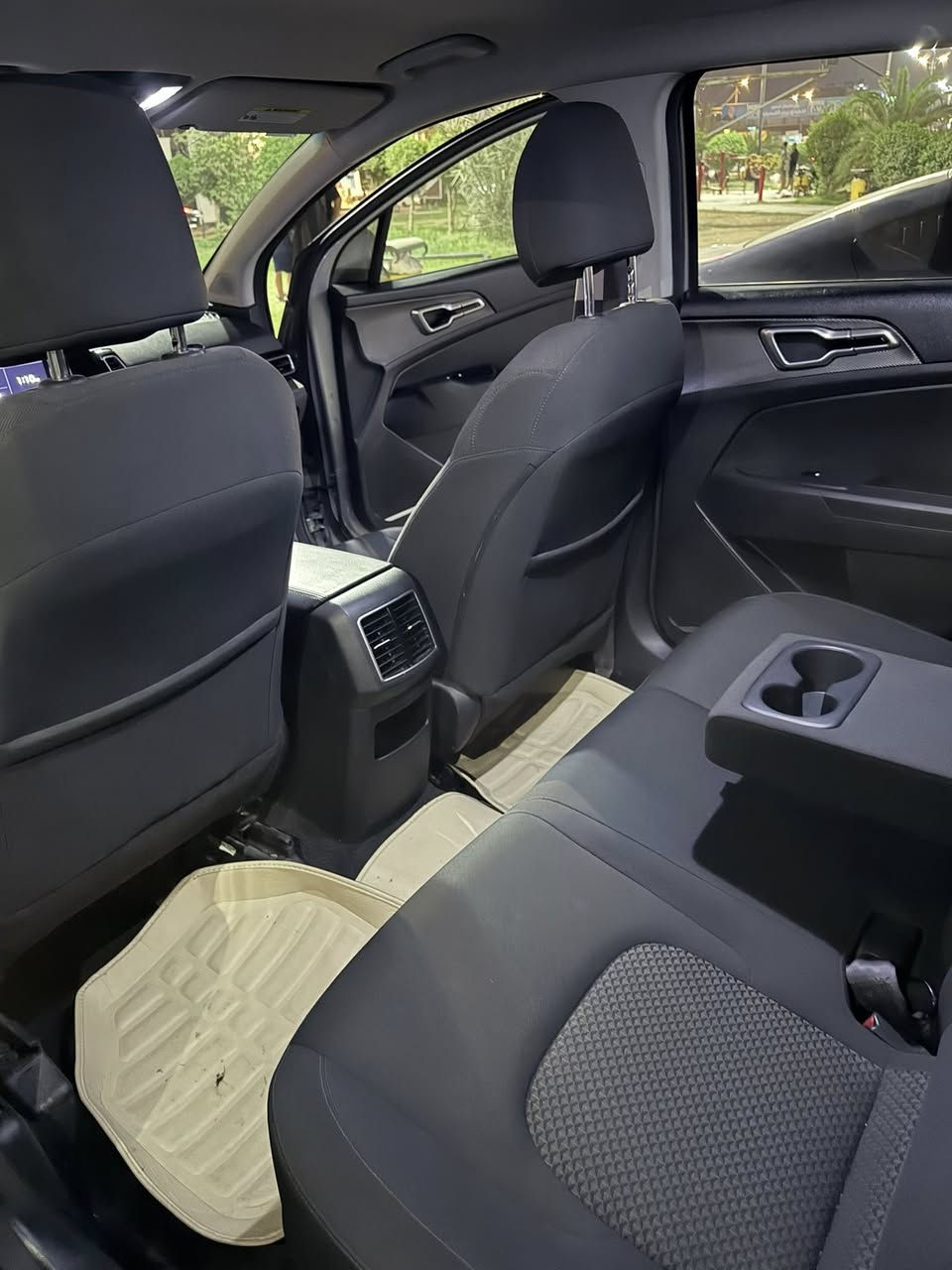 السلام عليكم 
كيا سبورتج 2023 رقم بغداد الجديد هايبرد وارد امريكي صور الحادث مرفقة  
المواصفات : 
شاشة ديجتال / 
كير ماوس / 
تدفئة كشنات / 
فور ويل / 
هاندبريك دكمة / 
قطعتين تبريد / 
مود درايف / 
/ LED امامي وخلفي 
اوتو هولد / 
مانع انحدار / 
مانع انزلاق / 
رادار امامي /
سياقة ذاتية/ 
محرك 1.6 توربو/
المسافة المقطوعة 43 الف ميل 
المكان بغداد الجديدة حي الخليج 
للتواصل والاستفسار :***********
***********
السعر 185 بيها مجال قليل
