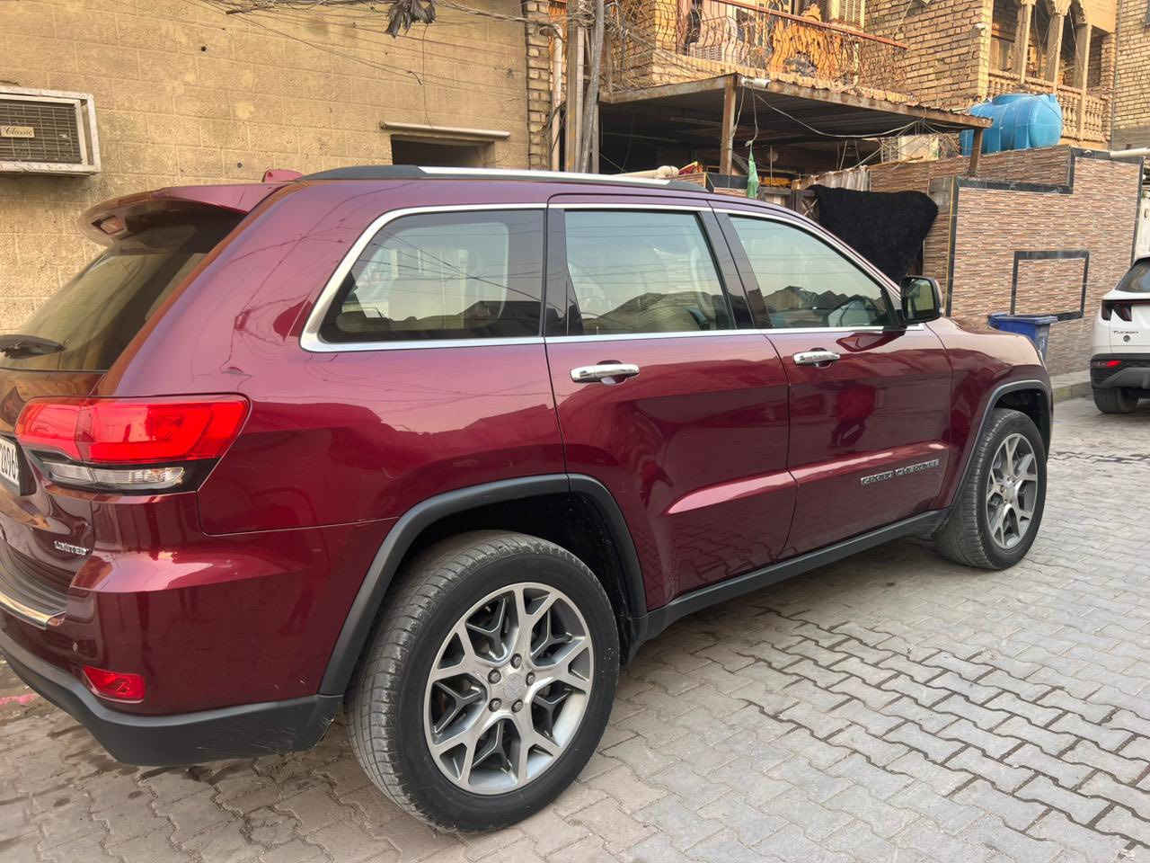 جيب 2017  خليجي لمتد 
جكات 
بانوراما بصمه  جنطه كهرباء 
بصمات عدد 2 شركه  
ستيرن كهرباء  وشفتات 
كشن كهرباء  خزن  جلد  تدفئه تبريد   خلفي تدفئه 
محرك 3600   فور ويل  
زراك لايت 
داخل بيجي 
حساس امامي خلفي جانبي   
لد امامي خلفي  بجم  زنون
مبدل محرك مال 20 
جميع انواع القياده  
تشغيل عن بعد 
بيها صبغ دعاميه والباقي مكفول  من صبغ بيها بارد بالصندوك على كد شبر وبلجاملغ الامامي اصبعين 
سياره جاهزه ونظيفه كلش وسونرها موجود 
تحول ثاني يوم رقم جديد شمالي باسمي
مكاني بغداد  
***********
